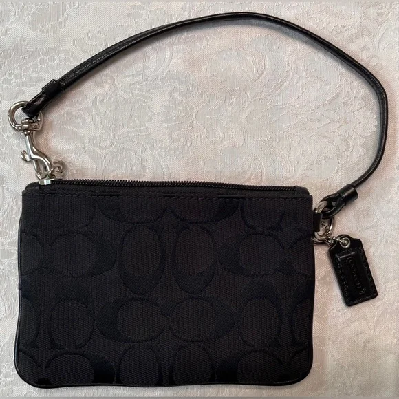 Coach Signature Wristlet Horse & Carriage, canvas with leather strap and hangtag - Picture 4 of 9